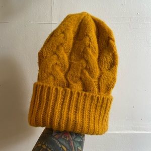 Mustard yellow knit beanie 🌼